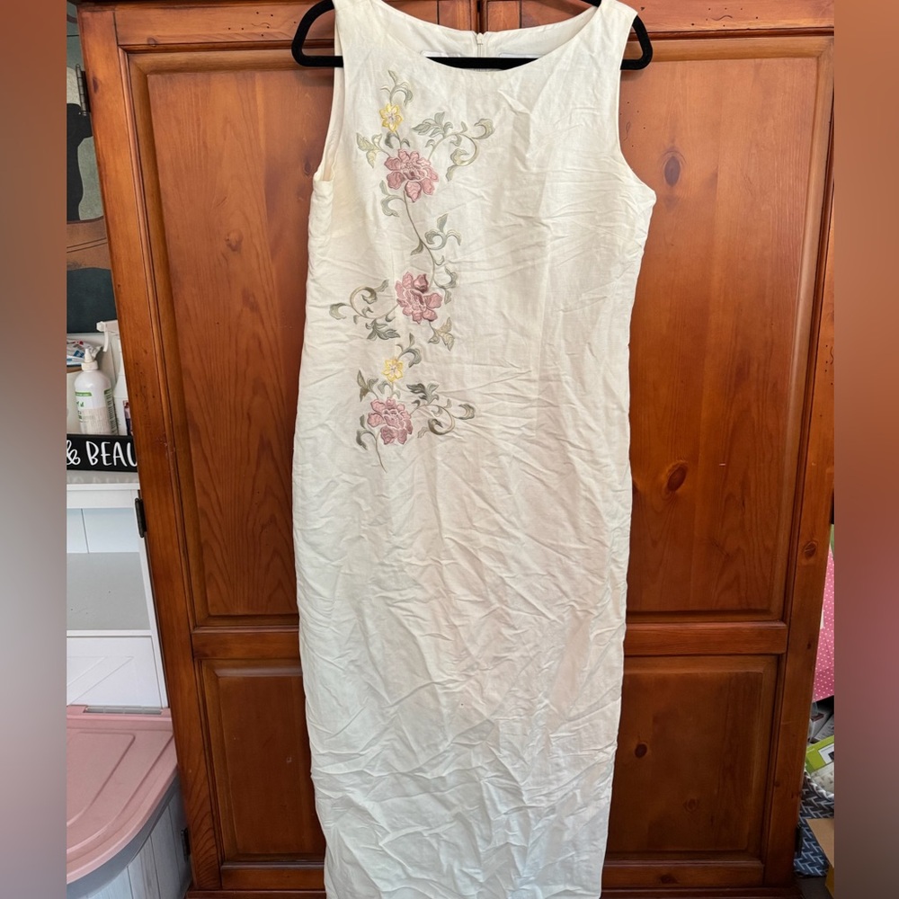 Jessica Howard Cream Dress with Floral Embroidery